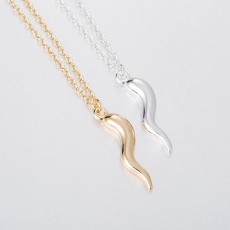 S Curve Necklace Marine Small Conch Small Shell Pendant Necklace Female Clavicle Chain Small Pepper Necklace display picture 9