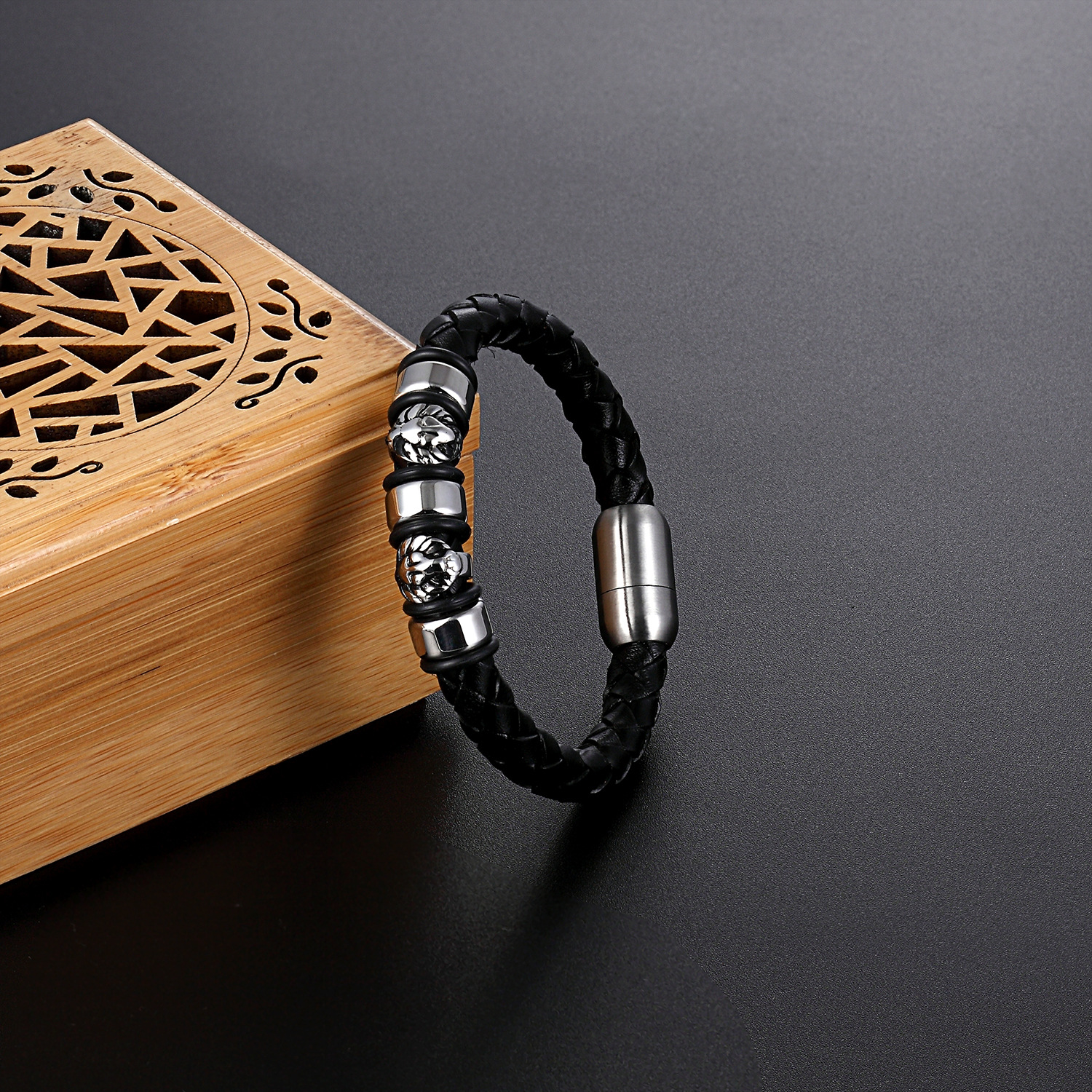 流行不锈钢男士编织手链 个性狮子头皮绳手链男士手环厂家直销