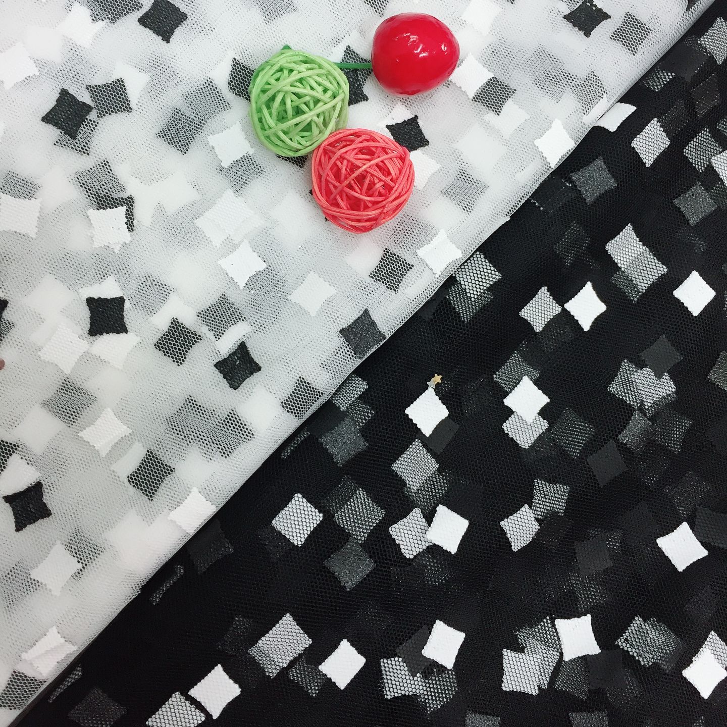 新款网眼布六角网胶浆印花黑白清新撞色 纱裙童装镂空面料