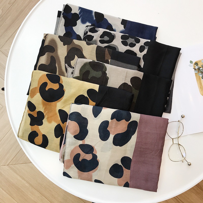 休闲随性风围巾女冬季韩版百搭豹纹色块拼接棉麻手感长款披肩两用