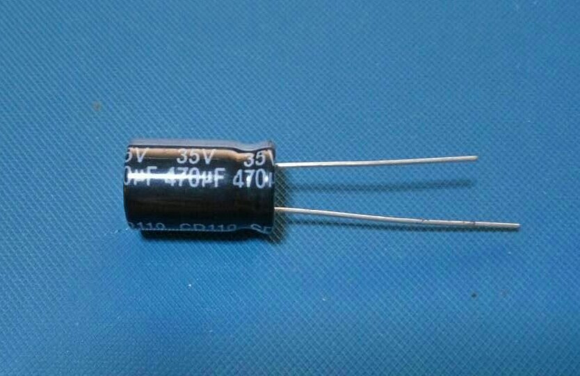 电容CD110-35V-470μF
