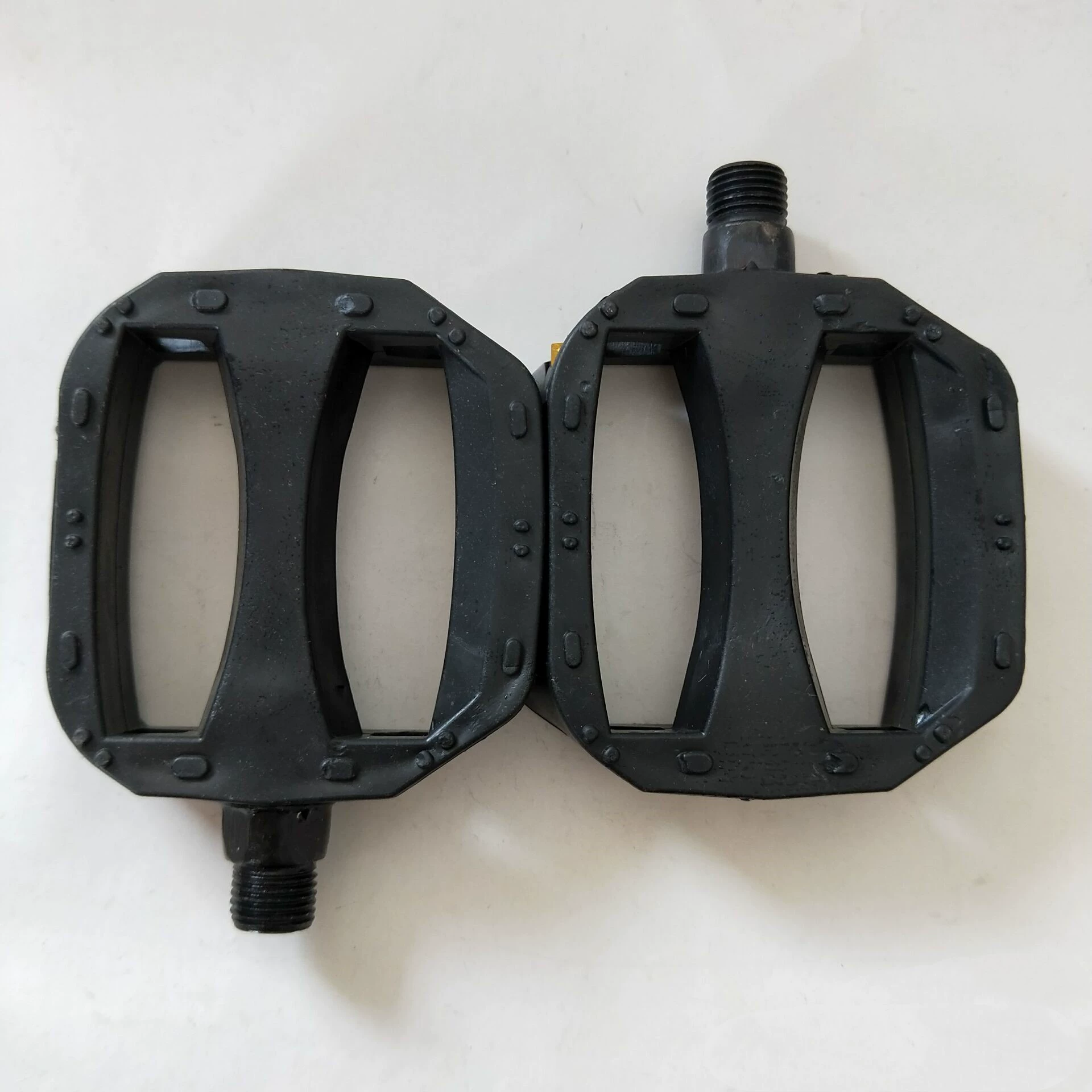 Retroreflective bike pedalled