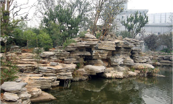 千层岩假山护坡一体
