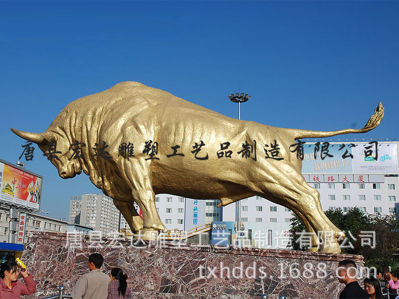 宏达雕塑优惠定制铜雕牛校园景观铜牛雕塑 户外动物摆件厂家直销