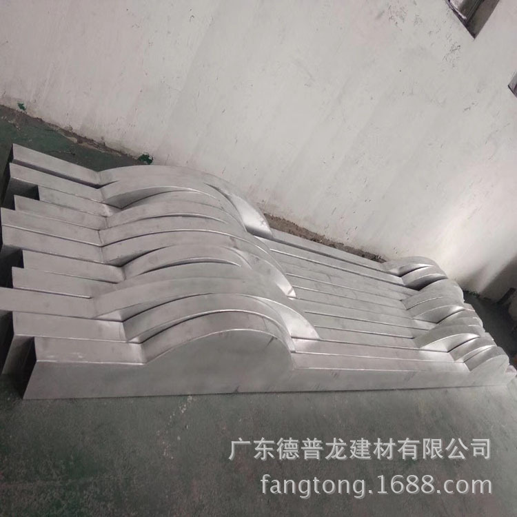 造型鋁方通供應(yīng)商 大堂弧形鋁方通 定制辦公室燒焊木紋鋁方通吊頂