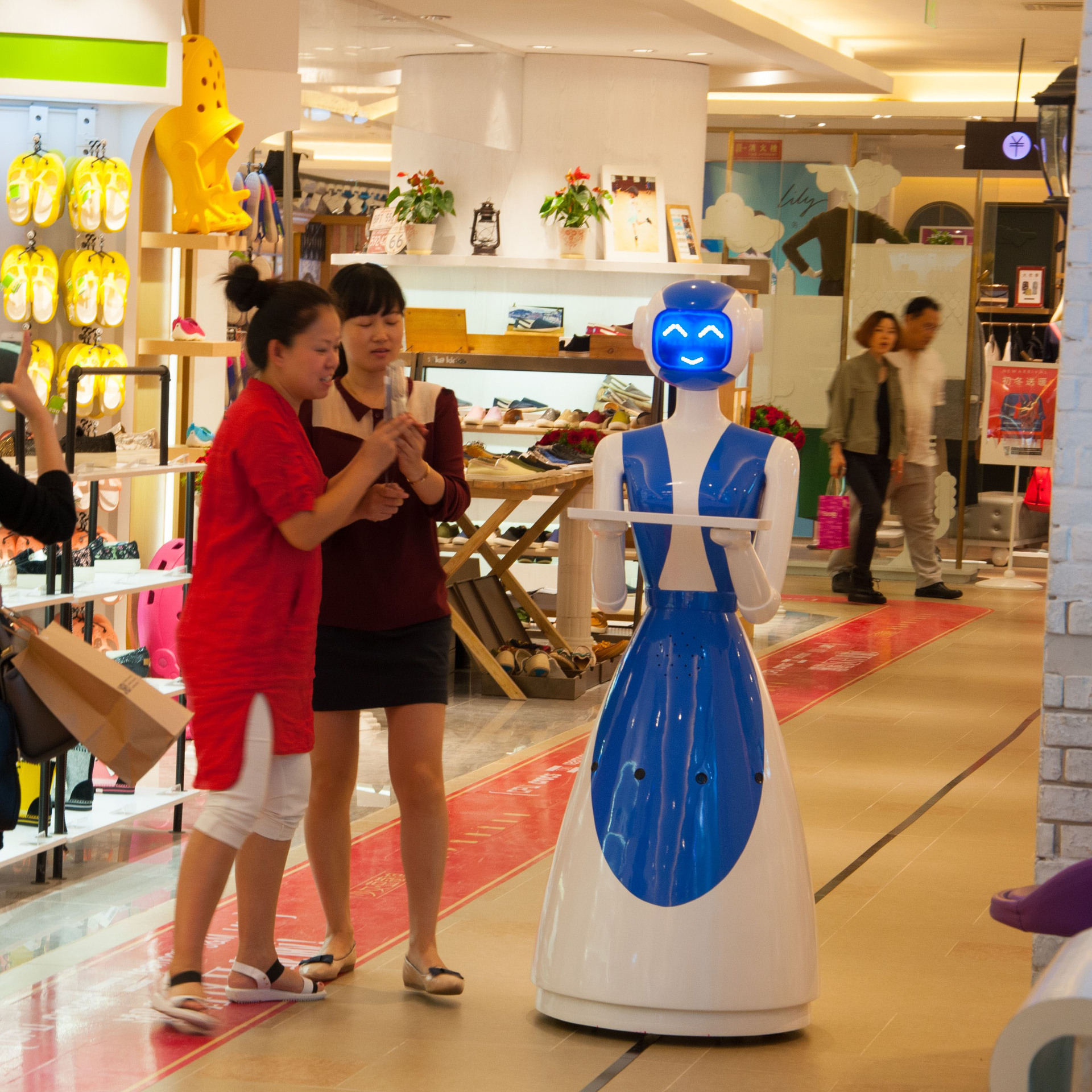 餐厅迎宾宣传送菜广告智能机器人  酒店门口接待互动机器人服务员|ms
