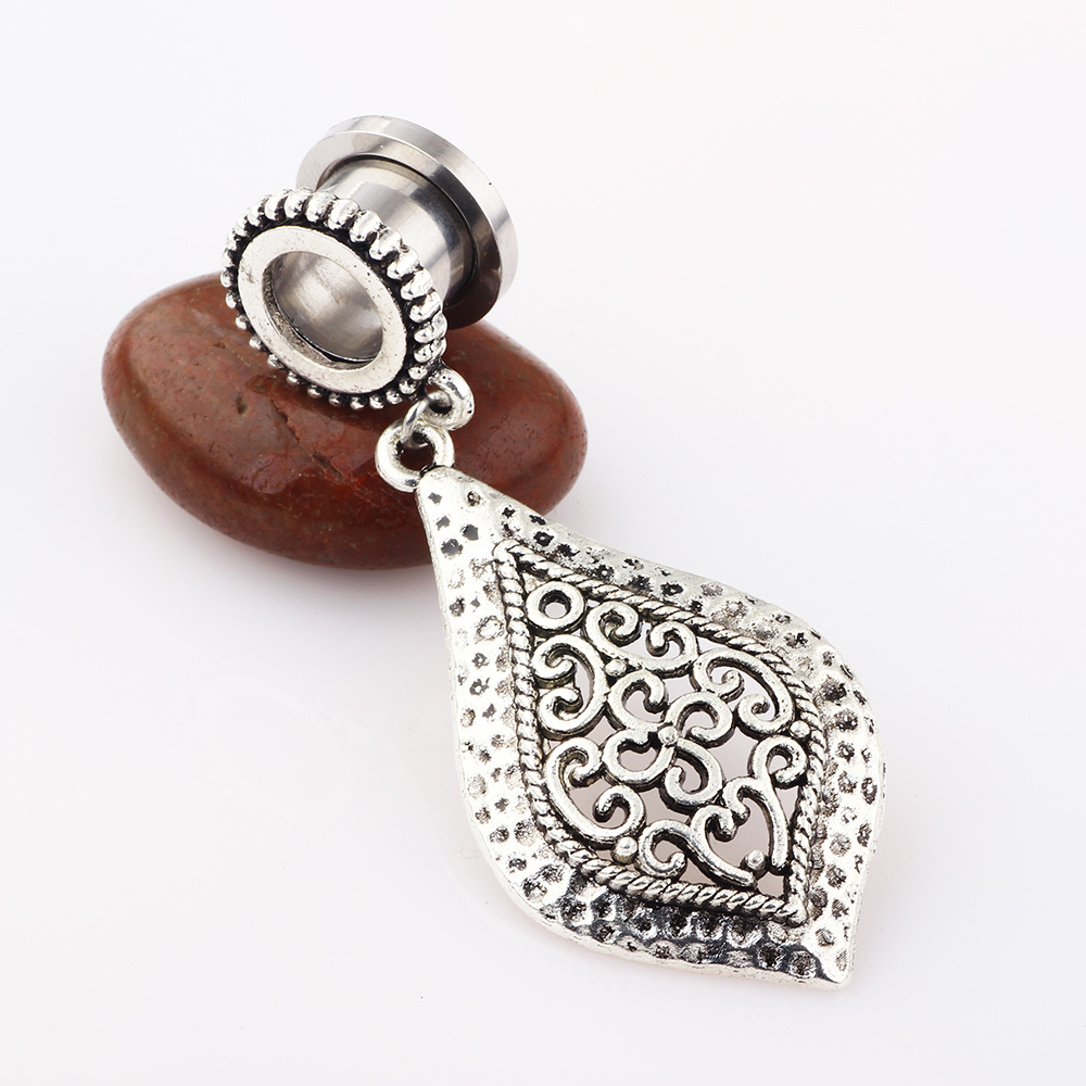 Pointed titanium steel lip stud product view