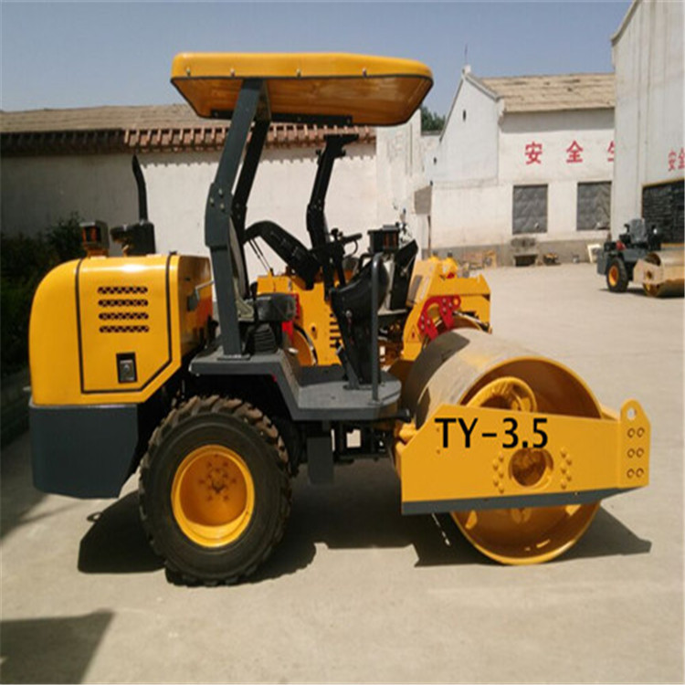 供应轮胎防滑压路机 单钢轮座驾式振动压路机 源厂直供经久耐用