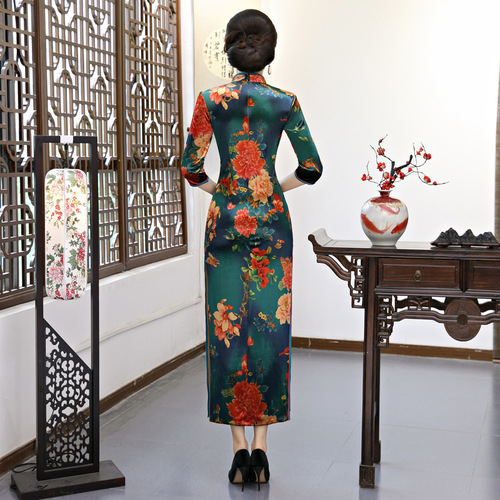 Chinese Dresses Qipao for women robe chinoise cheongsam A woman&apos;s cheongsam jacket for long velvet performance