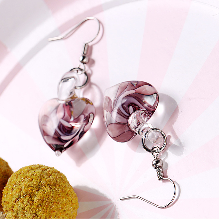 Collana con ciondolo a cuore in vetro e nastro alla moda_voghion.com