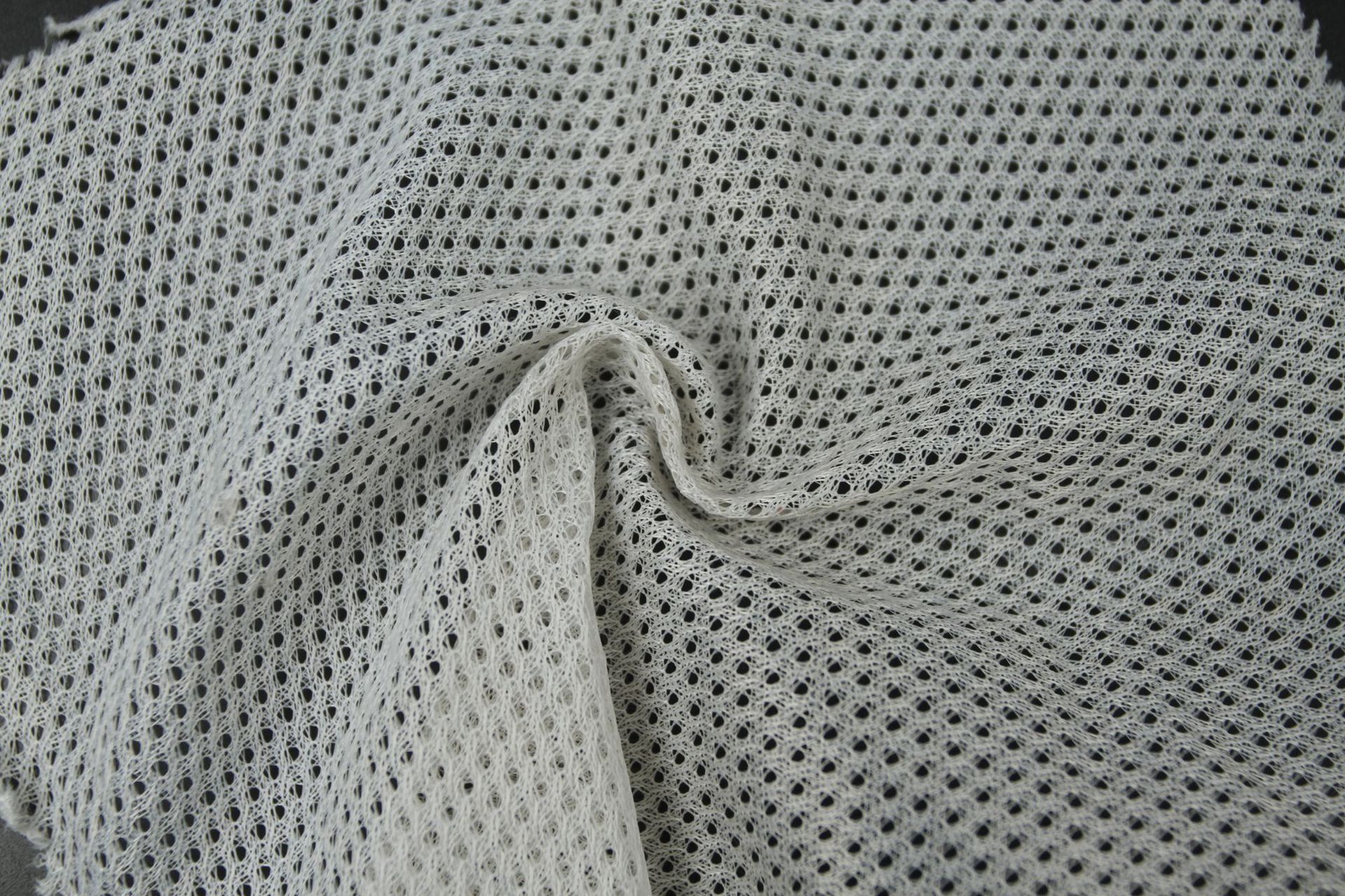 厂家直供 长丝细网 低弹细网 圆孔型1#网布 三明治 滴塑坐垫布