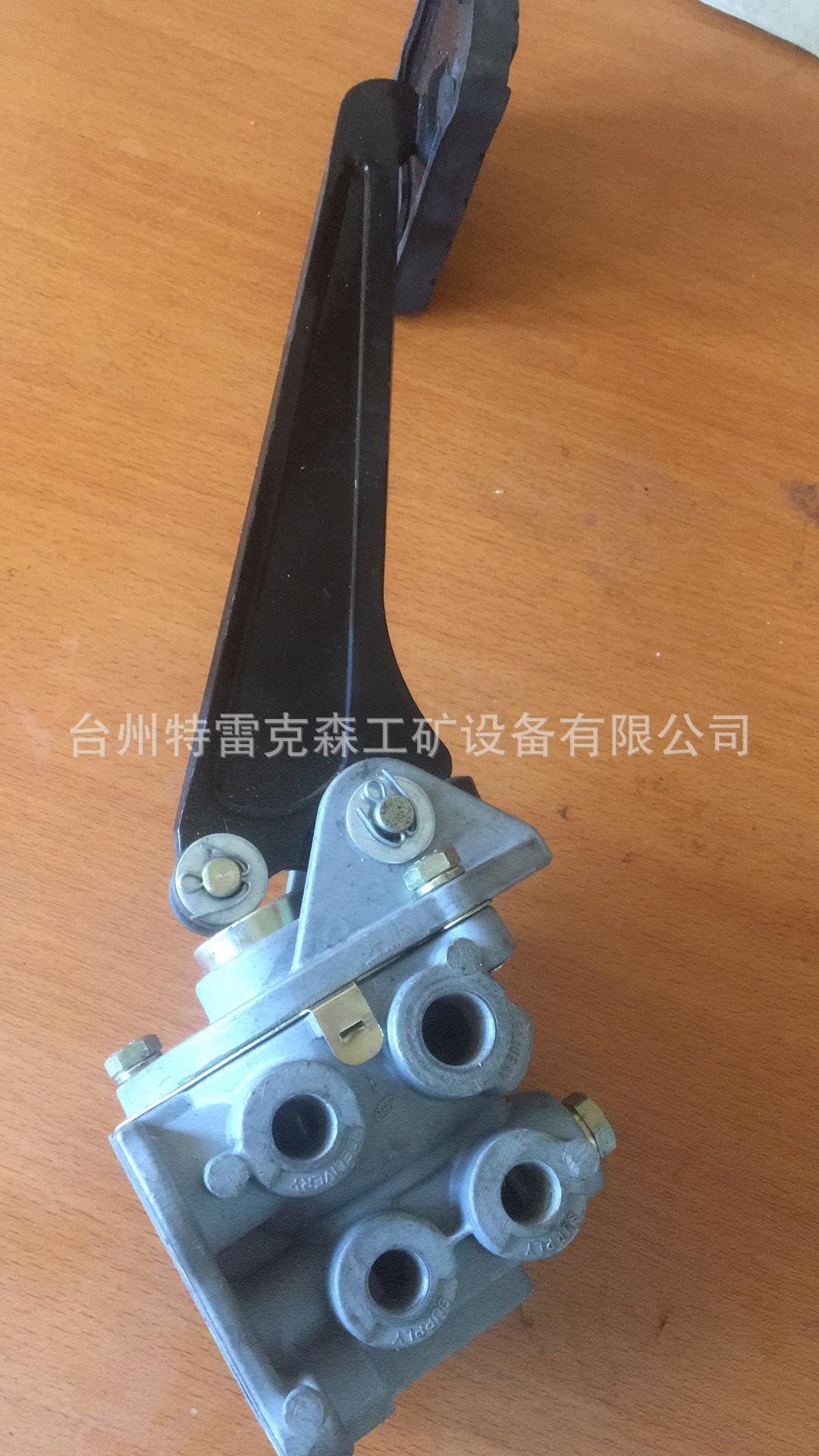 供应 TEREX parts 3305脚踏阀9015336 特雷克斯矿车配件