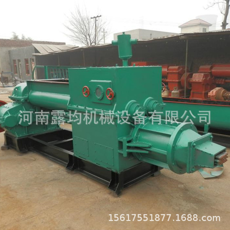 Vacuum brick machine