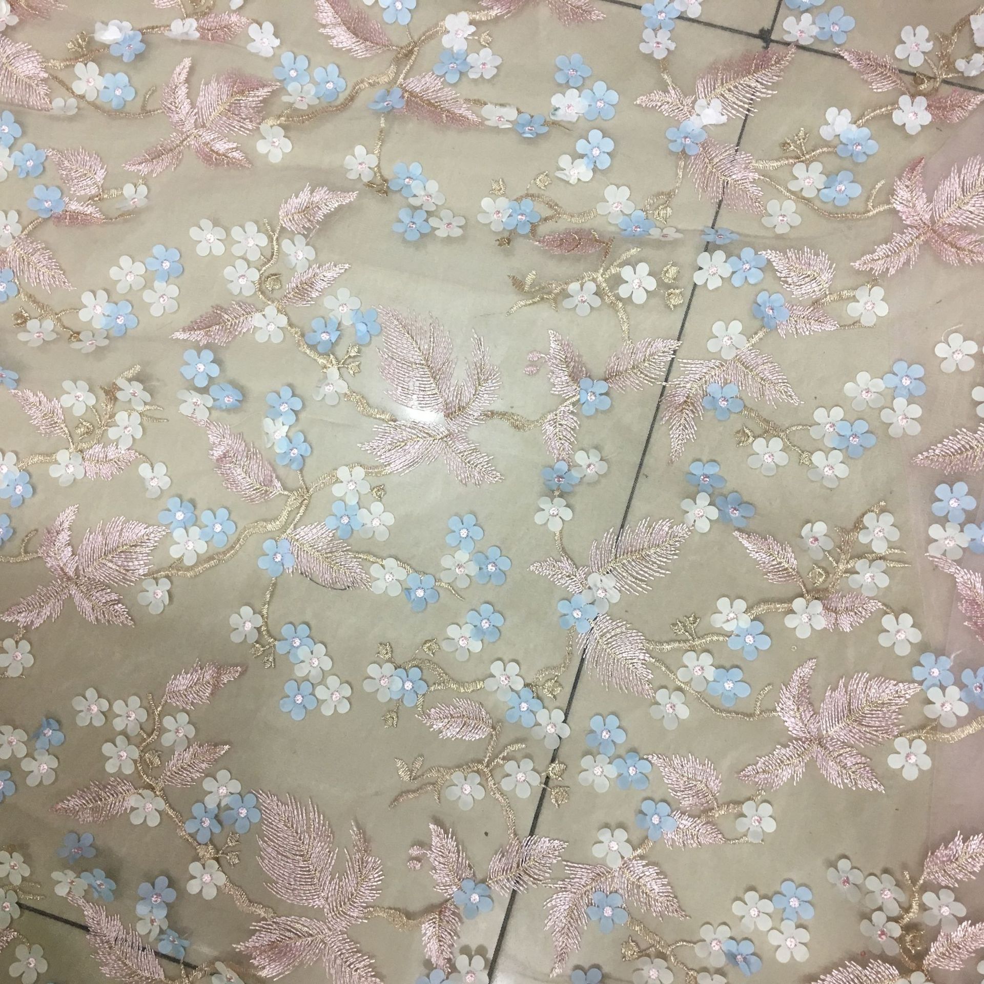 厂家直销 弹力蕾丝面料 网布激光绣花3D立体花朵 时尚女装礼服