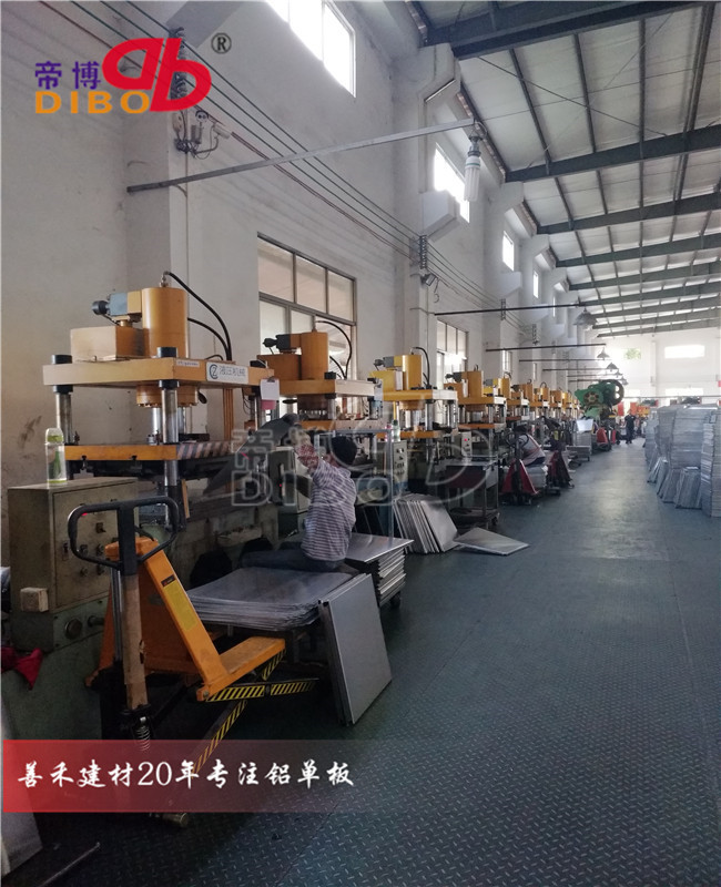 加油站防风铝条扣 办公楼铝天花铝扣板 广告牌U85条扣