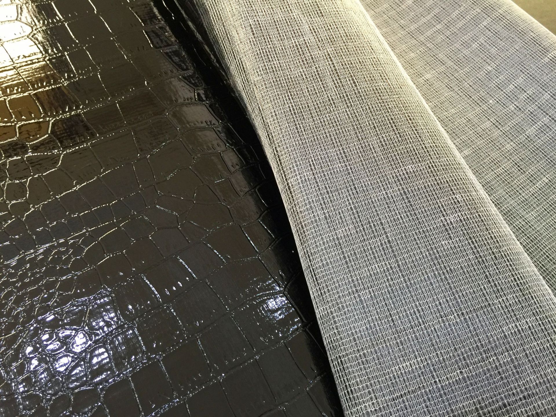 厂家直销 PVC皮料高光鳄鱼皮皮革经典石头纹礼盒酒盒皮具包装面料-阿里巴巴