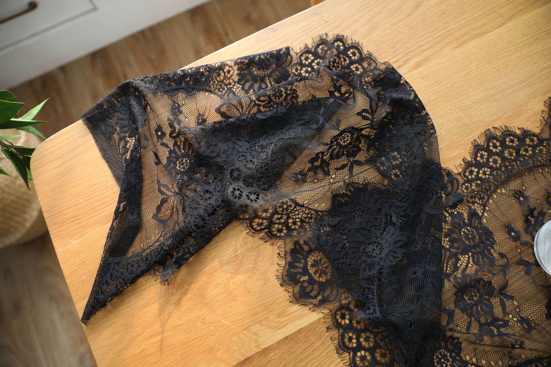 黑色蕾丝