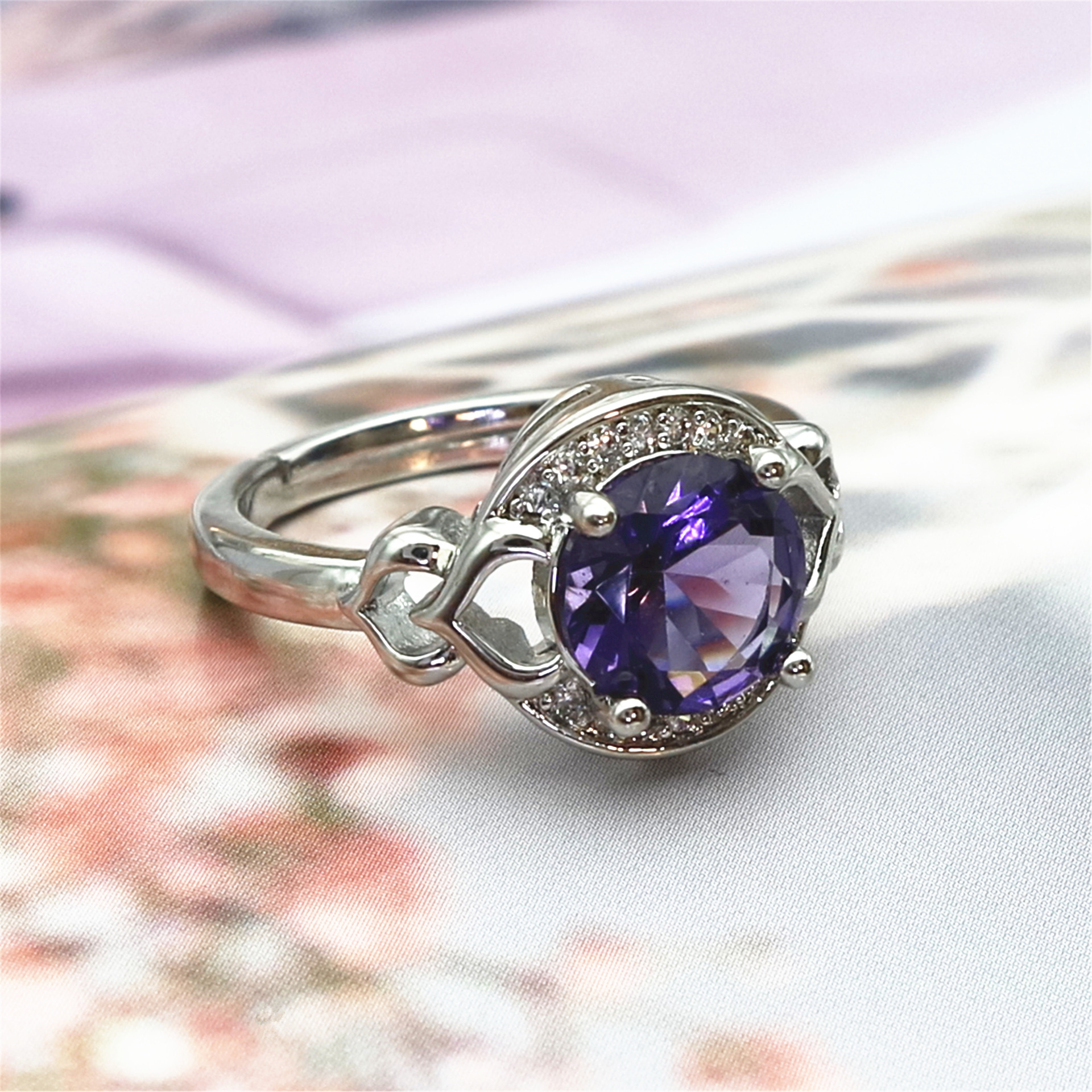 Designer ring voor dames met paarse amethist en zirkonia_voghion.com
