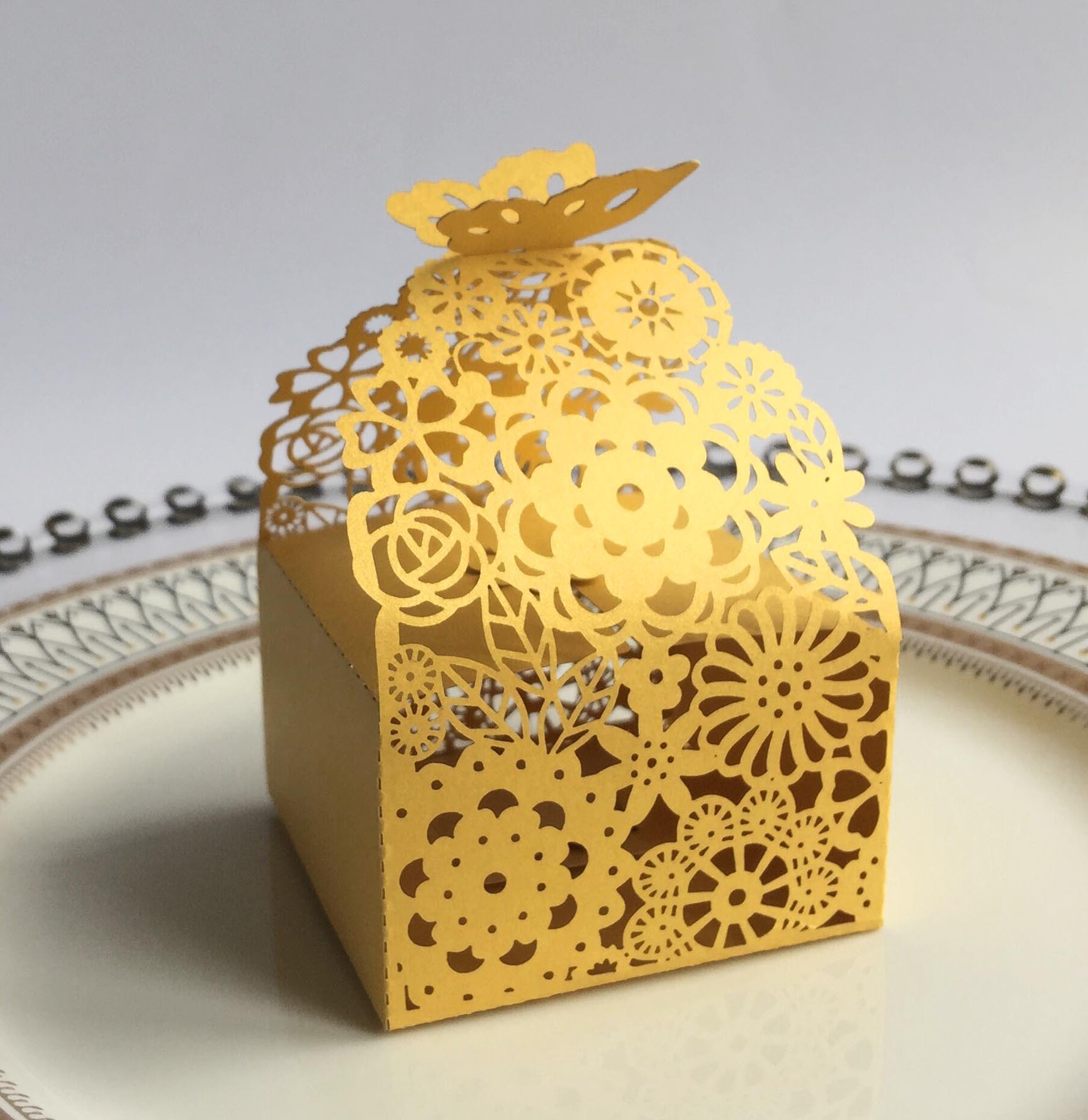 皇冠花 漂亮镂空喜糖盒 蛋糕纸盒 糖果包装盒 粉色纸盒批发-阿里巴巴