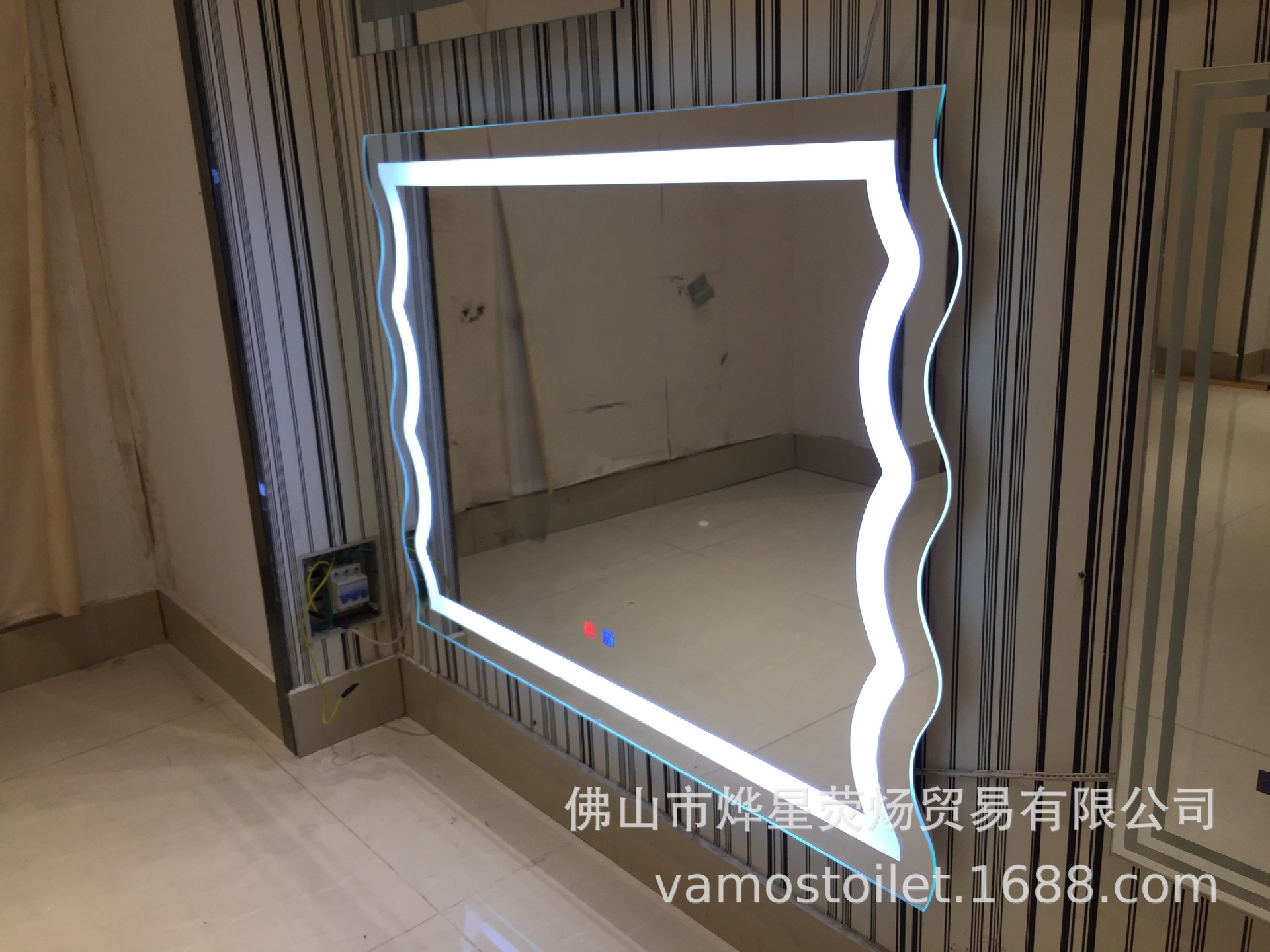 佛山智能化妆灯镜洗手间壁挂镜子浴室镜定制酒店卫生间LED防雾镜