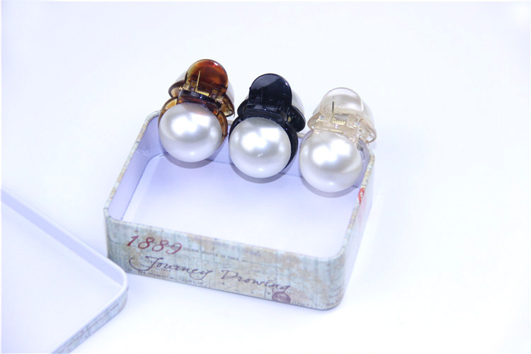 Korean Big Pearl Clip Wholesale display picture 1