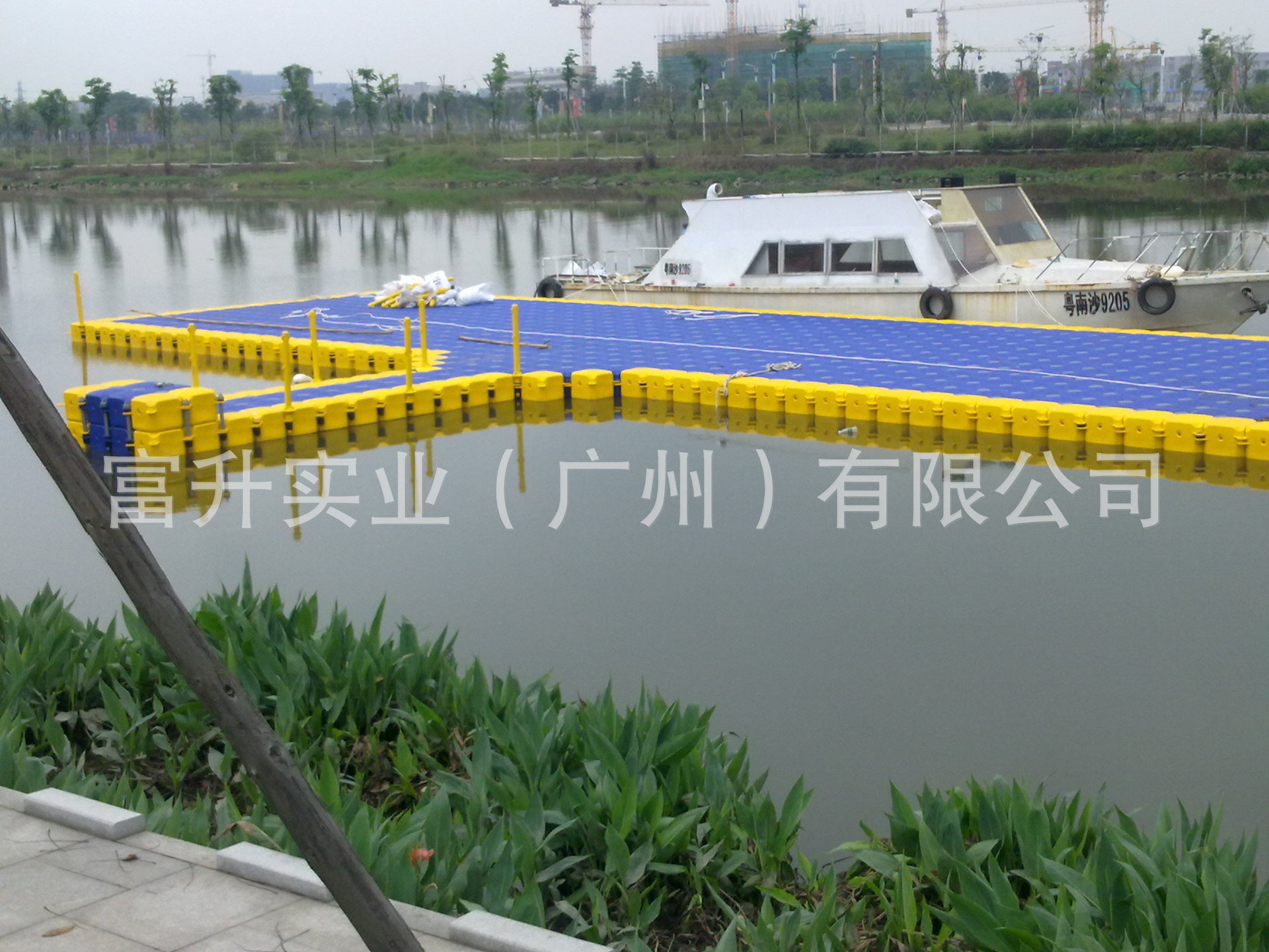 浮筒出租防紫外线抗老化浮箱码头PE塑料养殖网箱水上娱乐设施浮台-阿里巴巴