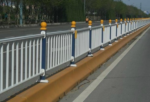 柳州实体工厂、市政护栏多又称道路隔离护栏，、防老化、美观、抗