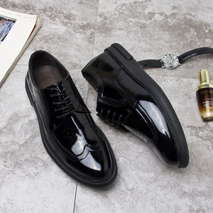 四季时尚新款男鞋布洛克雕花男士皮鞋潮纯色舒适休闲皮鞋一件代发