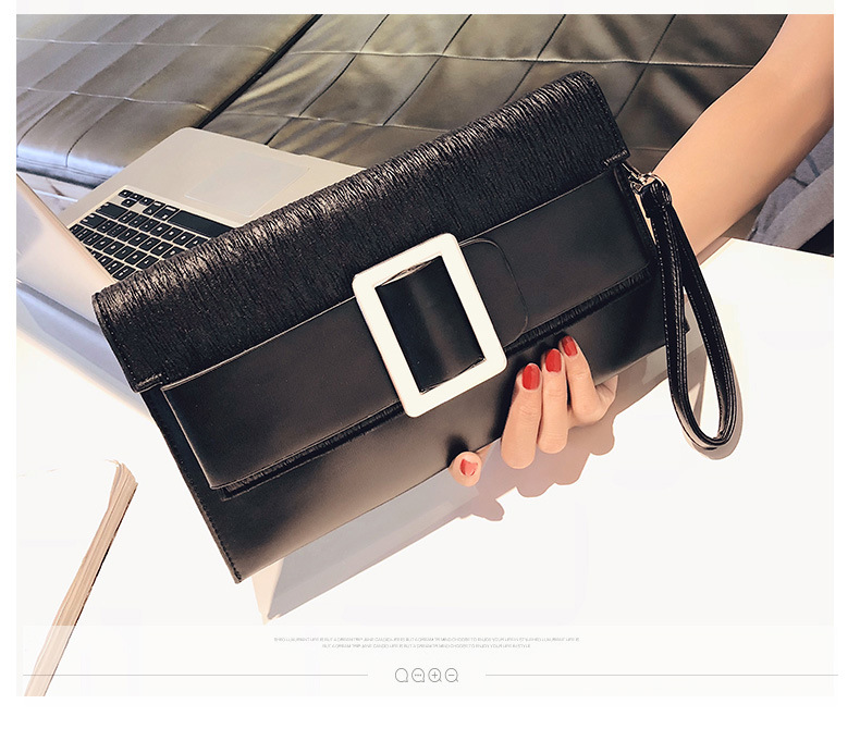 Korean Personality Fashion Messenger Handbag display picture 20