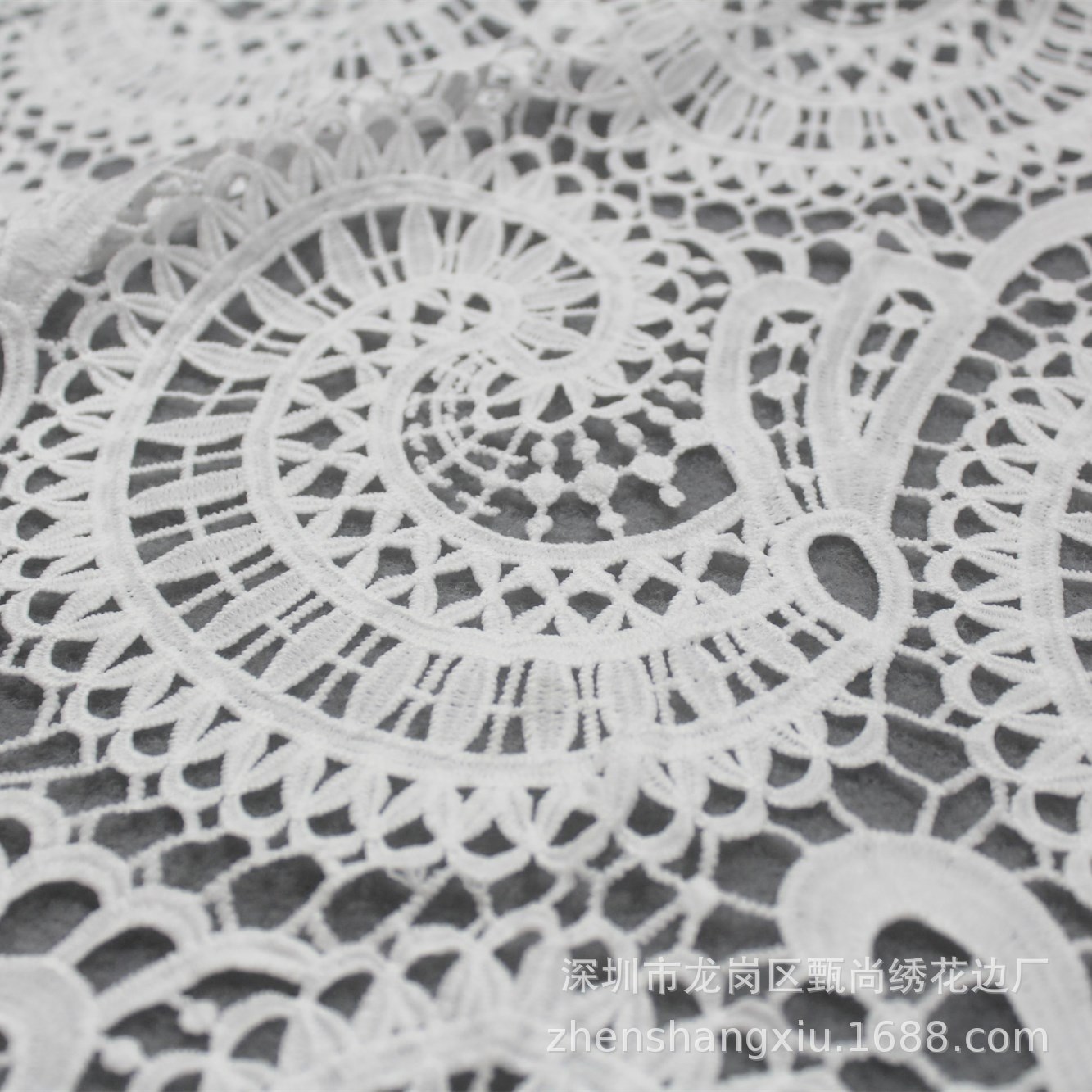 甄尚绣精致高档加密牛奶丝镂空刺绣大花水溶蕾丝满幅连衣裙面料