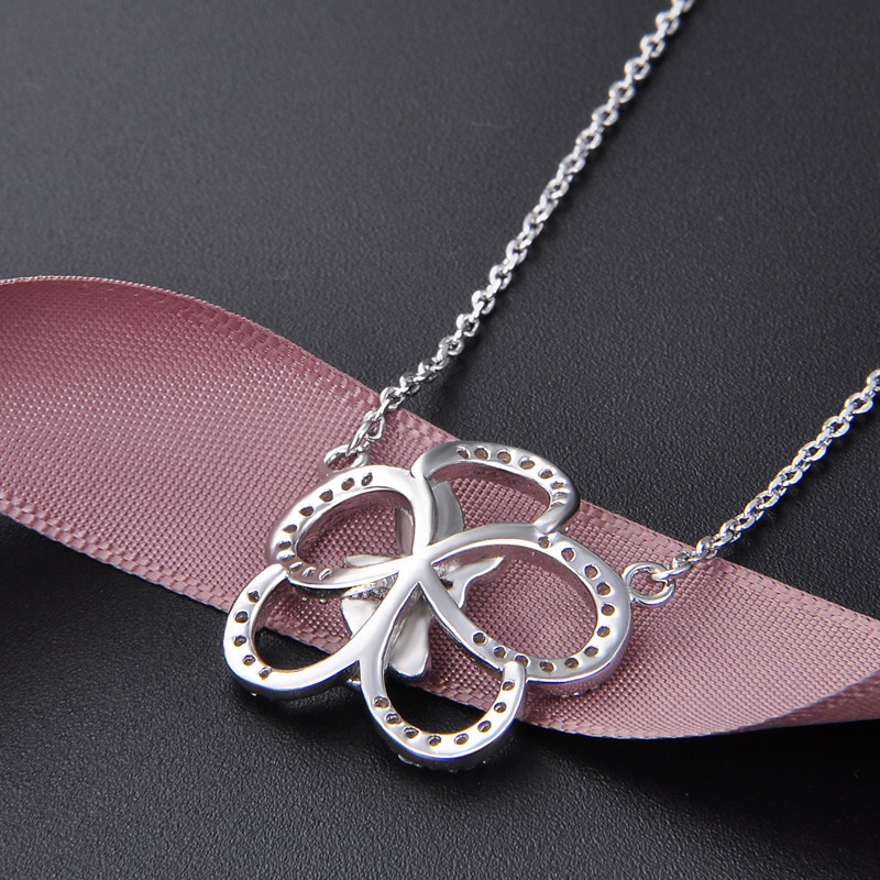 Suministro de comercio electrónico transfronterizo europeo y americano al por mayor popular collar de plata pura mujer s925 colgante epoxi mariposa fabricante de joyas