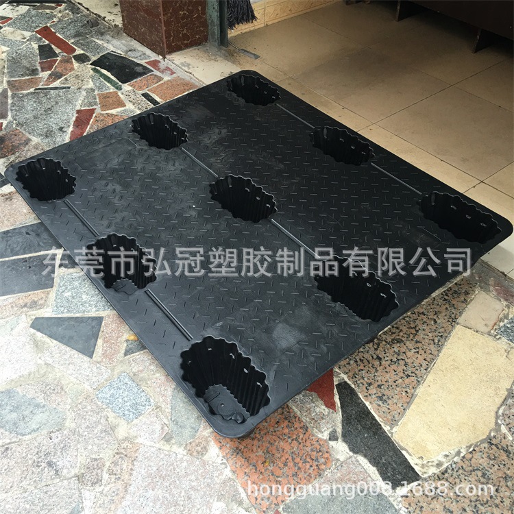 批发包头/乌海/赤峰 塑料黑色吹塑平板九脚卡板 托盘 地台板