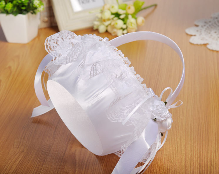 Western Wedding Weaving White Flower Girl Basket Bridal Hand Flower Basket display picture 4