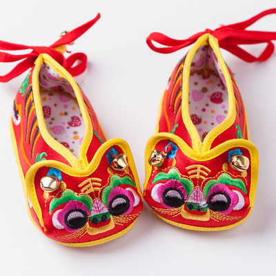 Chinese folk Tiger head clothing shoes for baby 100 days old Soft-soled shoes for toddlers Handmade cotton photos shooting Embroidered shoes