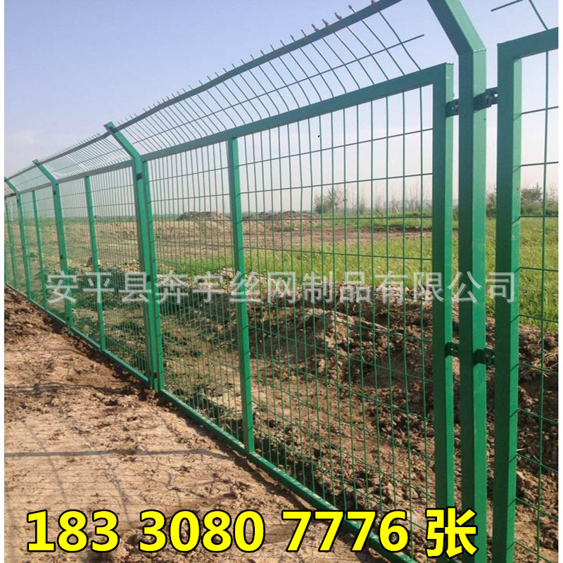 常年供应 公路护栏网 铁路护栏网 厂区隔离网 规格齐全 可定制
