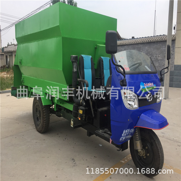 天津柴油撒料车价格 料槽送料喂料车