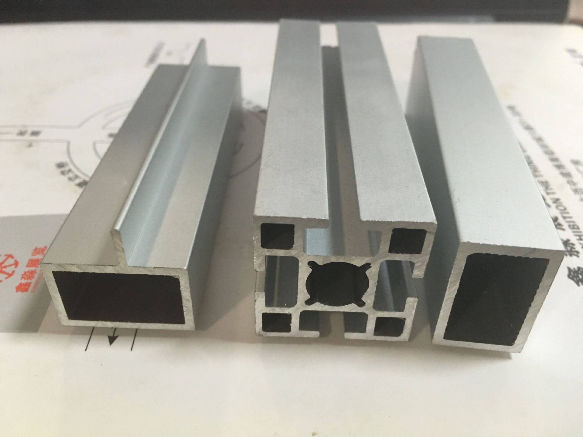 ����չ���ײ�װ2828��ҵ���ͲĶ������������׼���֧�ܹ���̨