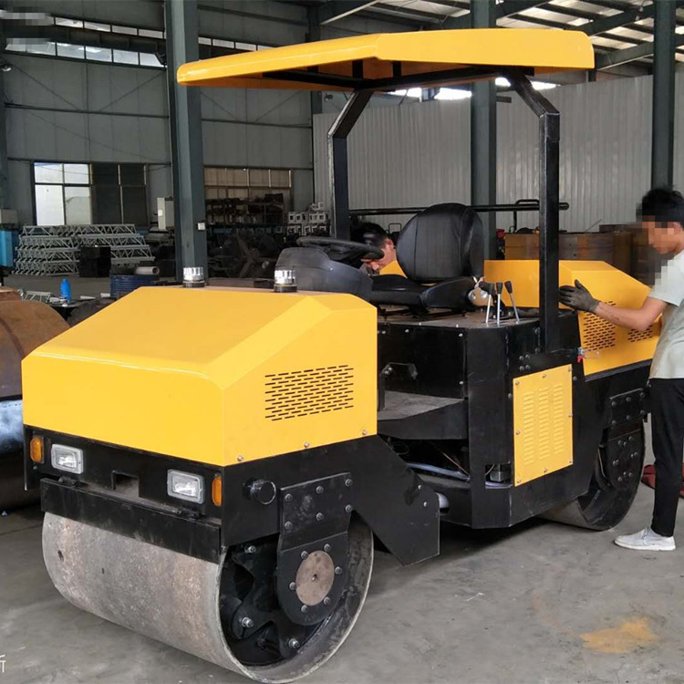 山东济宁压路机3吨座驾式压路机 双钢轮振动压路机 3吨振动压路机