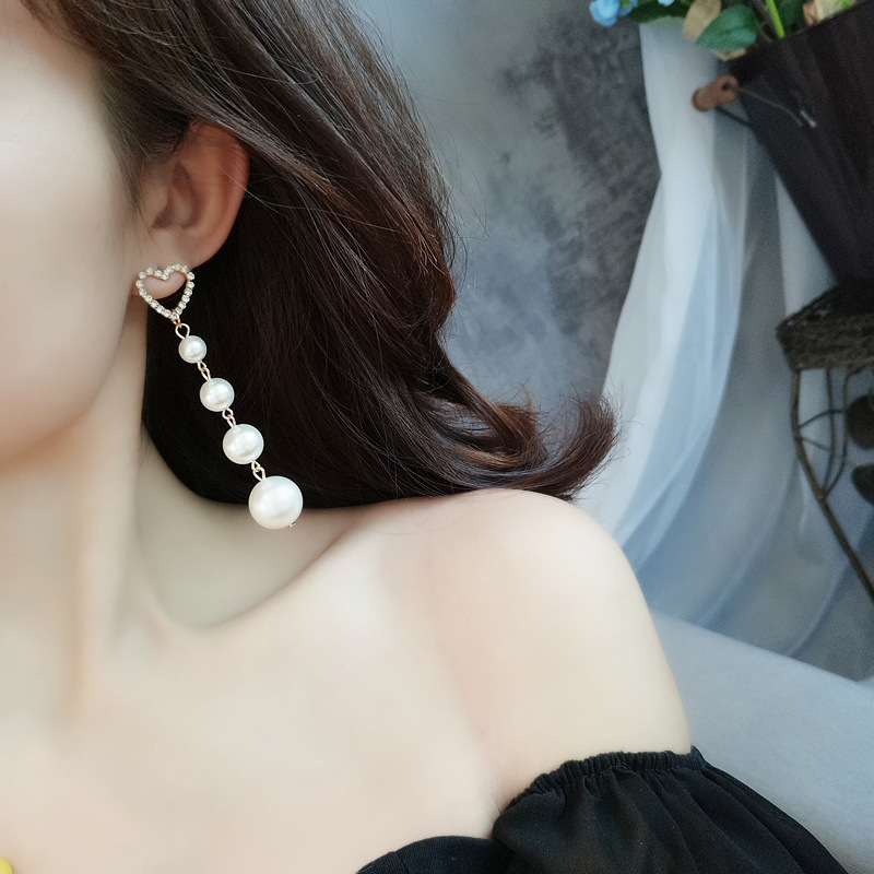 Love Simple Pearl Tassel Long Earrings display picture 2