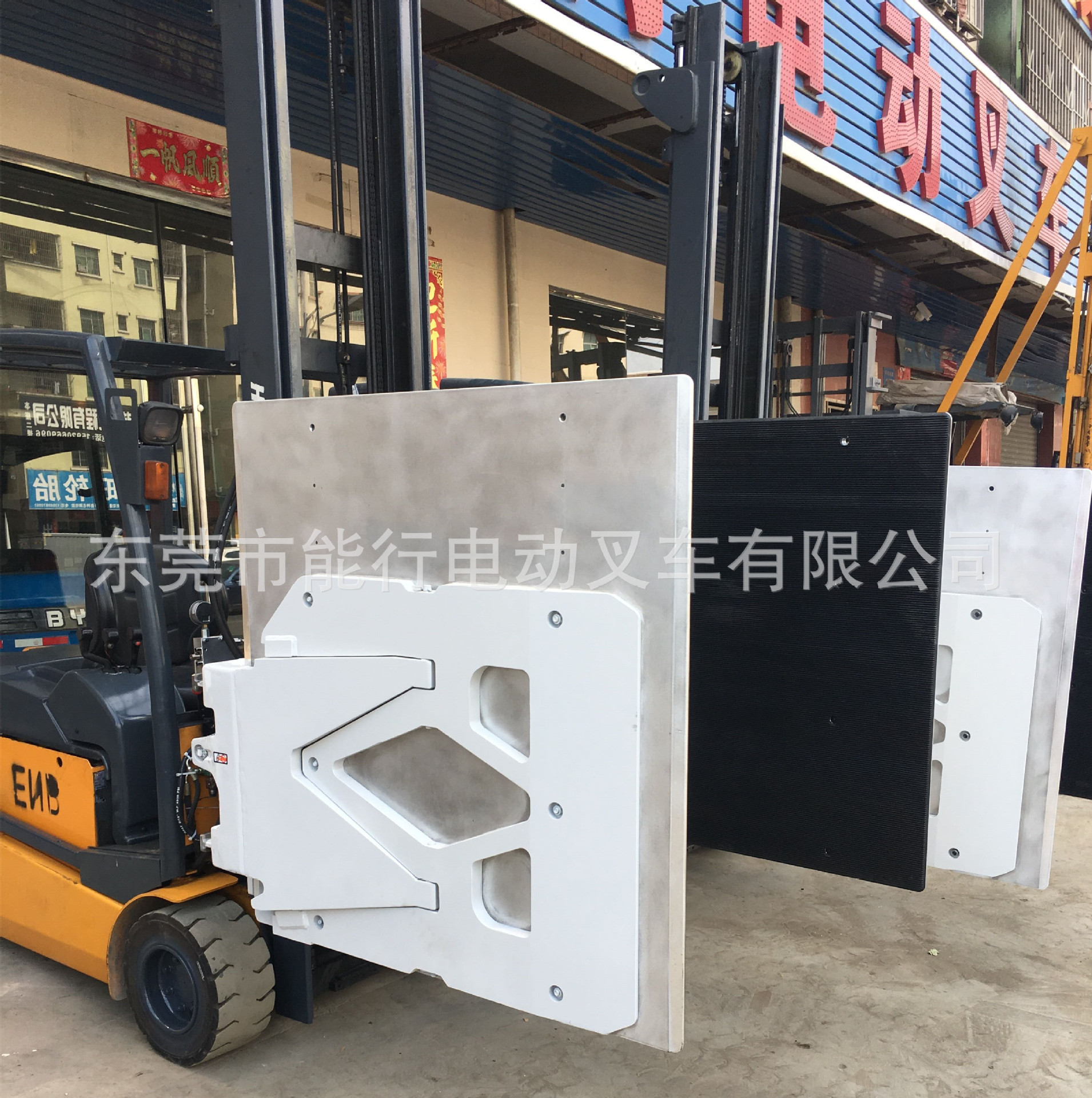 ����ֽ���װ�õĲ�Ʒ�����̰��˶Ѷ���ҵ��ֽ��б���ϴ�»��յ�