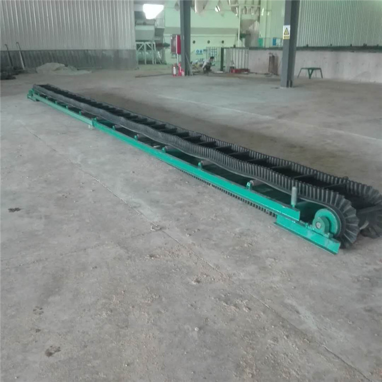 倾斜式带式输送机 倾角爬坡皮带输送机 裙带挡边爬坡皮带机矿业输