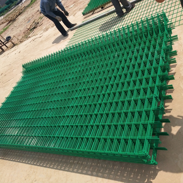 供應公路高速護欄果園養殖護欄網 定制小區安全隔離雙邊絲護欄網