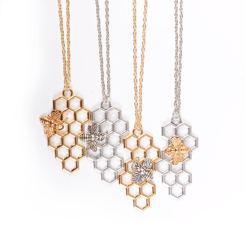 Necklace Fashion Simple Honeycomb Honeycomb Pendant Small Bee Insect Necklace Ladies Clavicle Chain Wholesale display picture 8