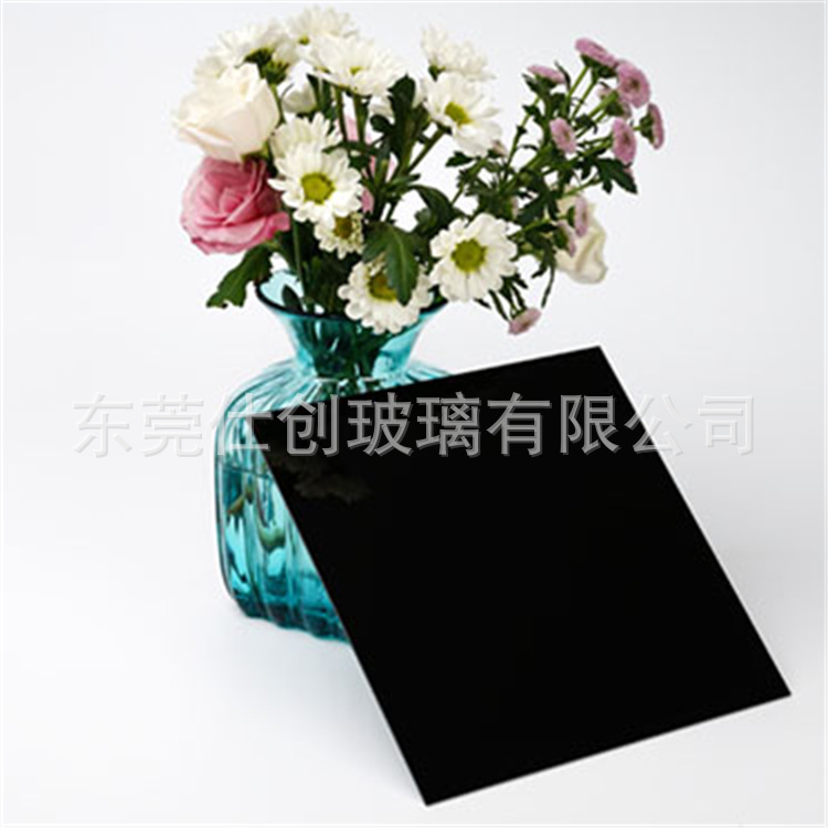 广东4mm黑色透光玻璃加工 透光率92% CNC精雕机钻孔精确为±0.1mm