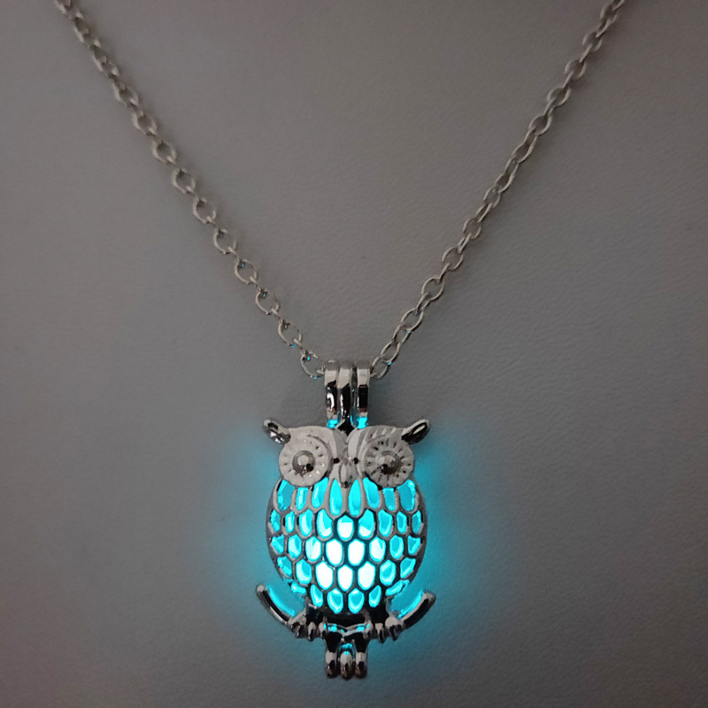 Wholesale Jewelry Luminous Hollow Owl Pendant Necklace Nihaojewelry display picture 8