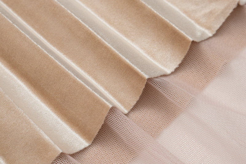 Dames rok geplooid van fluweel met mesh en goud accent_voghion.com