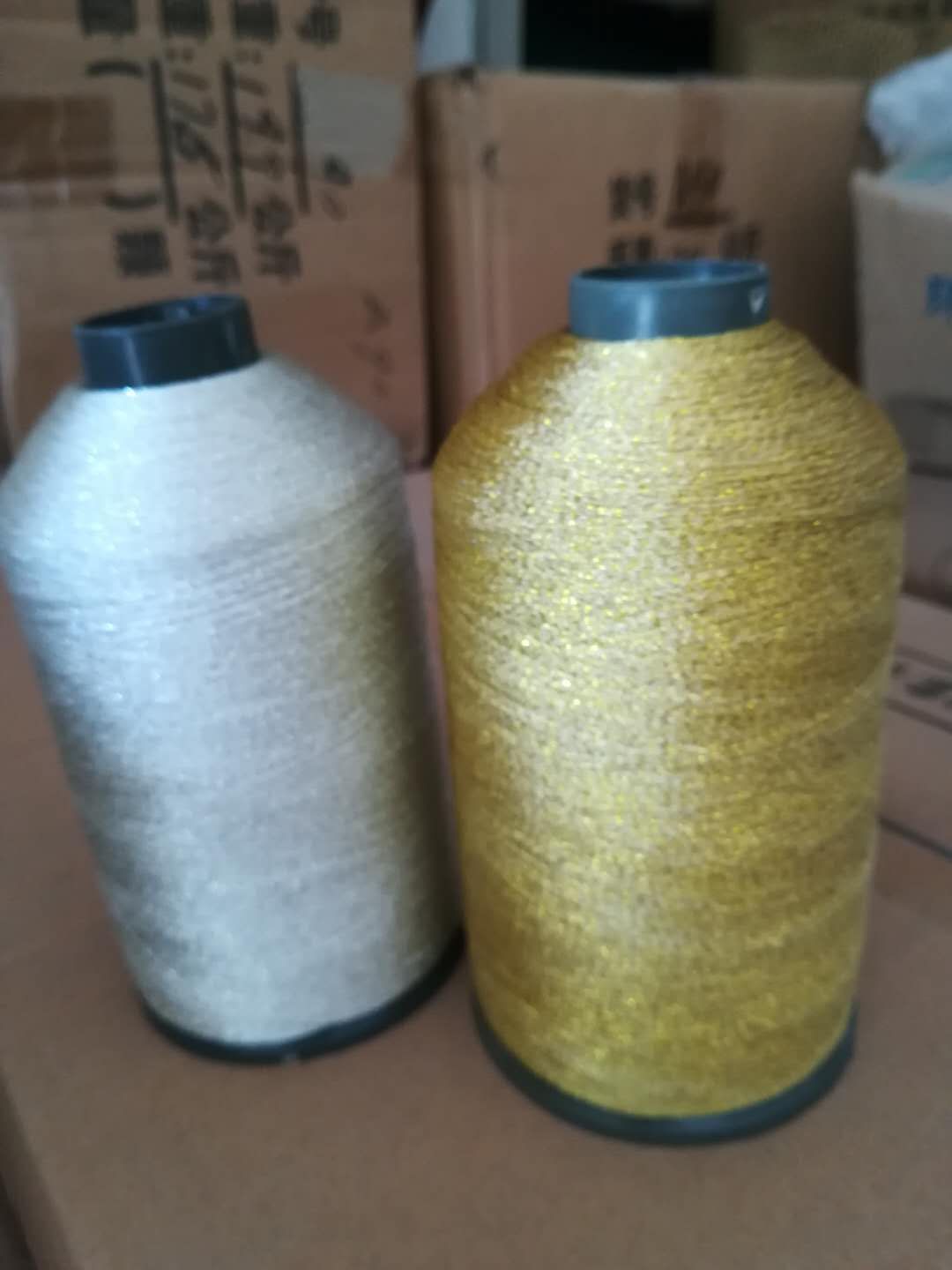 切片纺原液着色涤纶绣花线   规格 150D/3股   等级