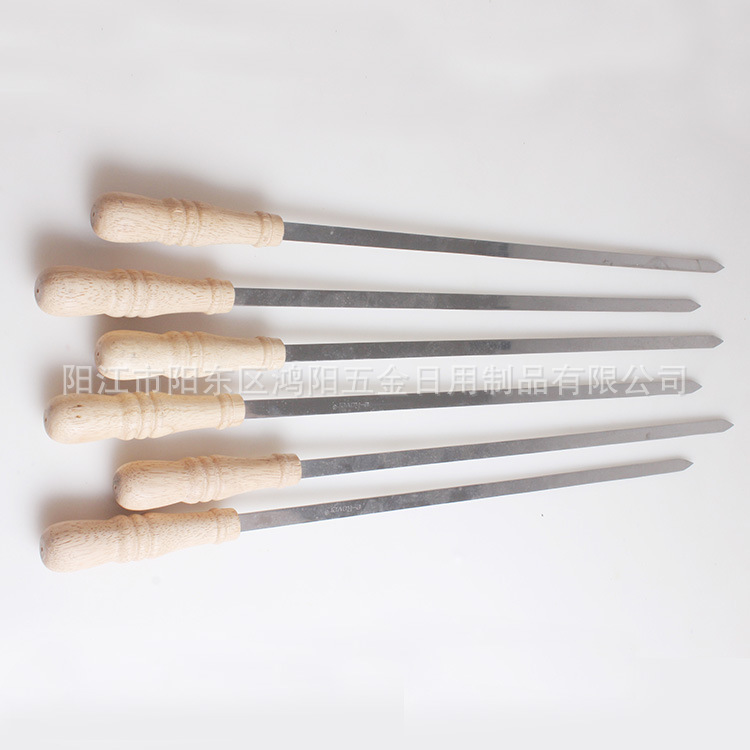 Directo de fábrica de acero inoxidable palo plano barbacoa pinchos aguja de acero pinchos de barbacoa mango de madera aguja plana palo barbacoa Cordero pinchos