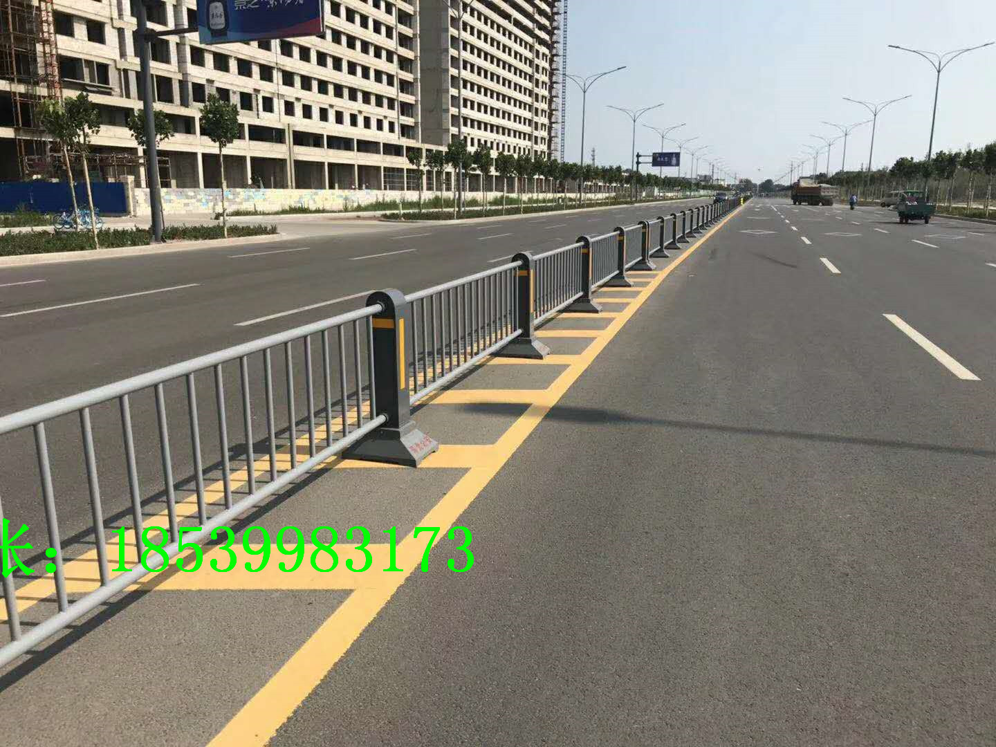 厂家直销道路护栏公路中间不锈钢防撞栏市政交通隔离栏杆京式护栏-阿里巴巴