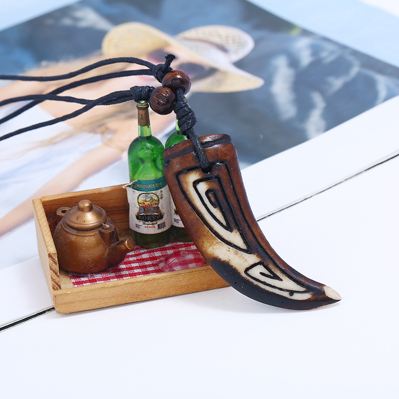 Suministro directo de fábrica nueva resina collar los hombres vintage stall oferta zona turística 2 yuanes tienda joyería al por mayor